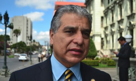 Carlos Contreras, presidente del IGSS denuncia ataque e intimidaci贸n