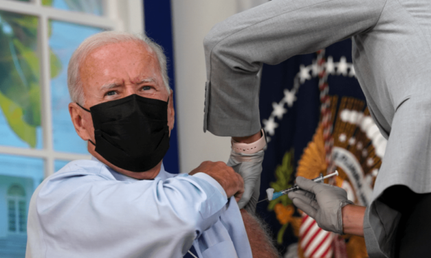 Joe Biden ya se puso la tercera dosis